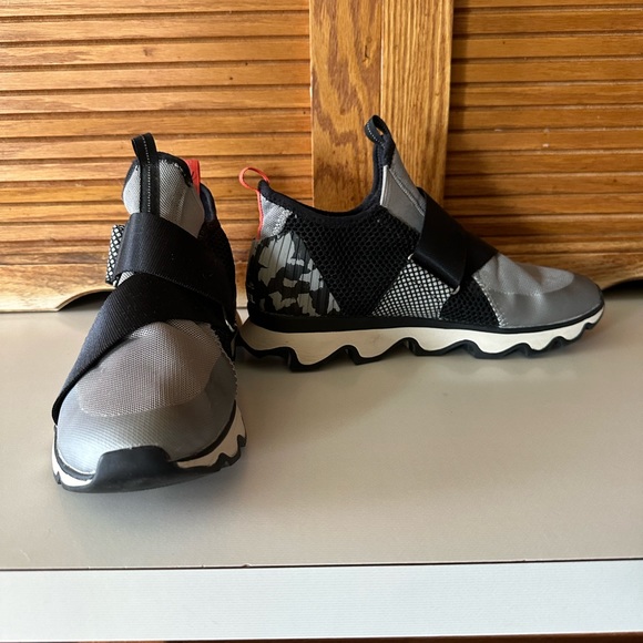 Sorel Kinetic Sneakers - Picture 2 of 5